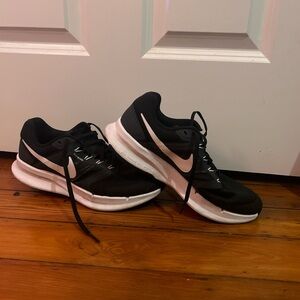 Nike Women's Black and White Athletic Shoes